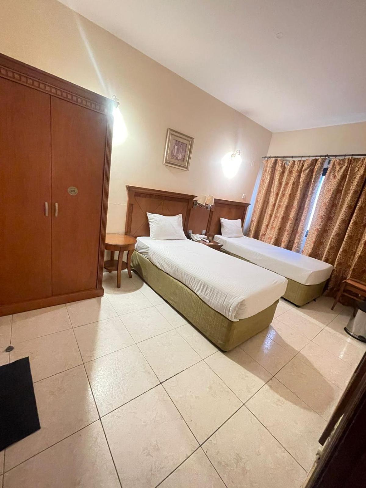 Tara Hotel Llc Dubai Esterno foto