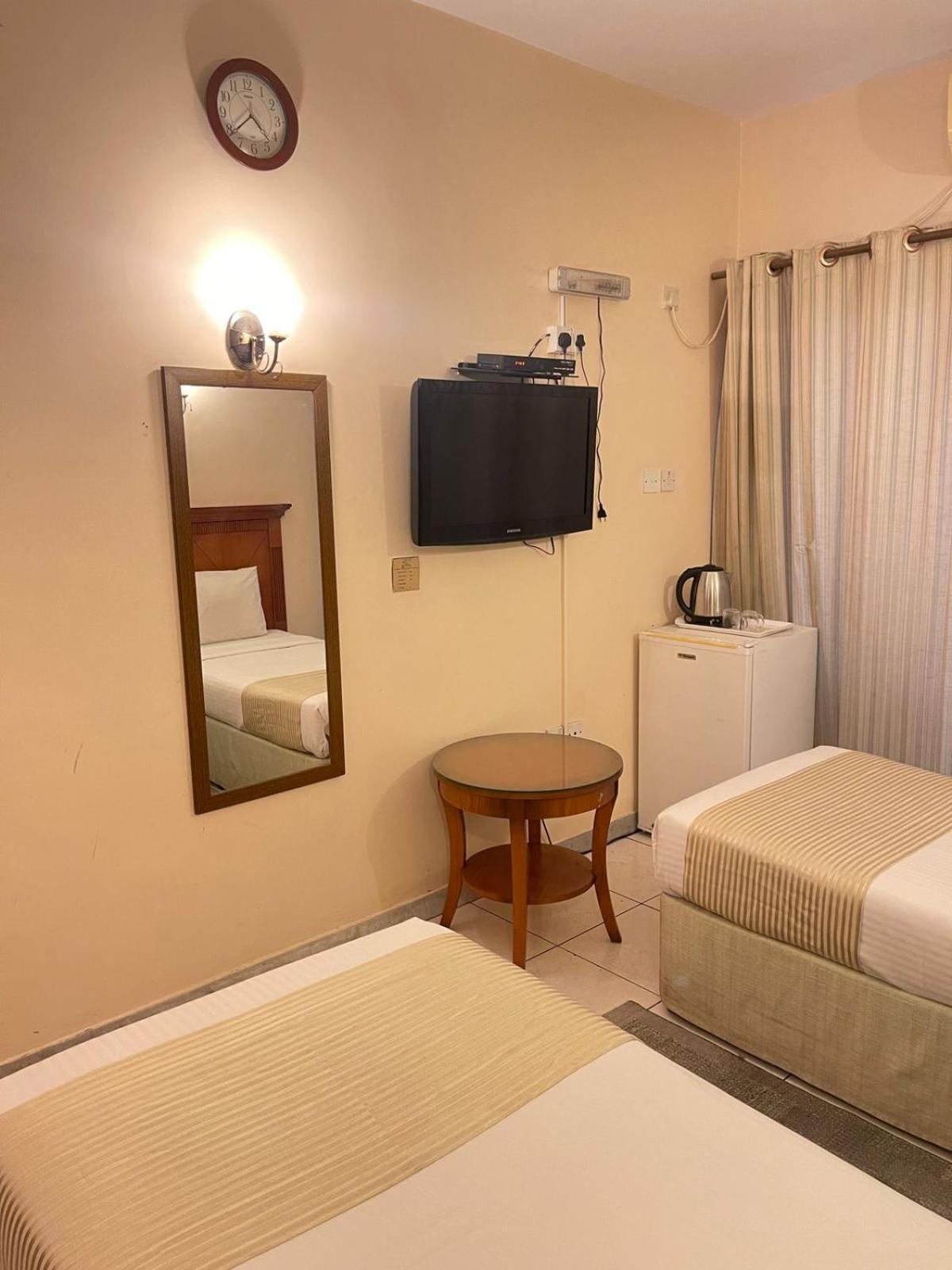 Tara Hotel Llc Dubai Esterno foto
