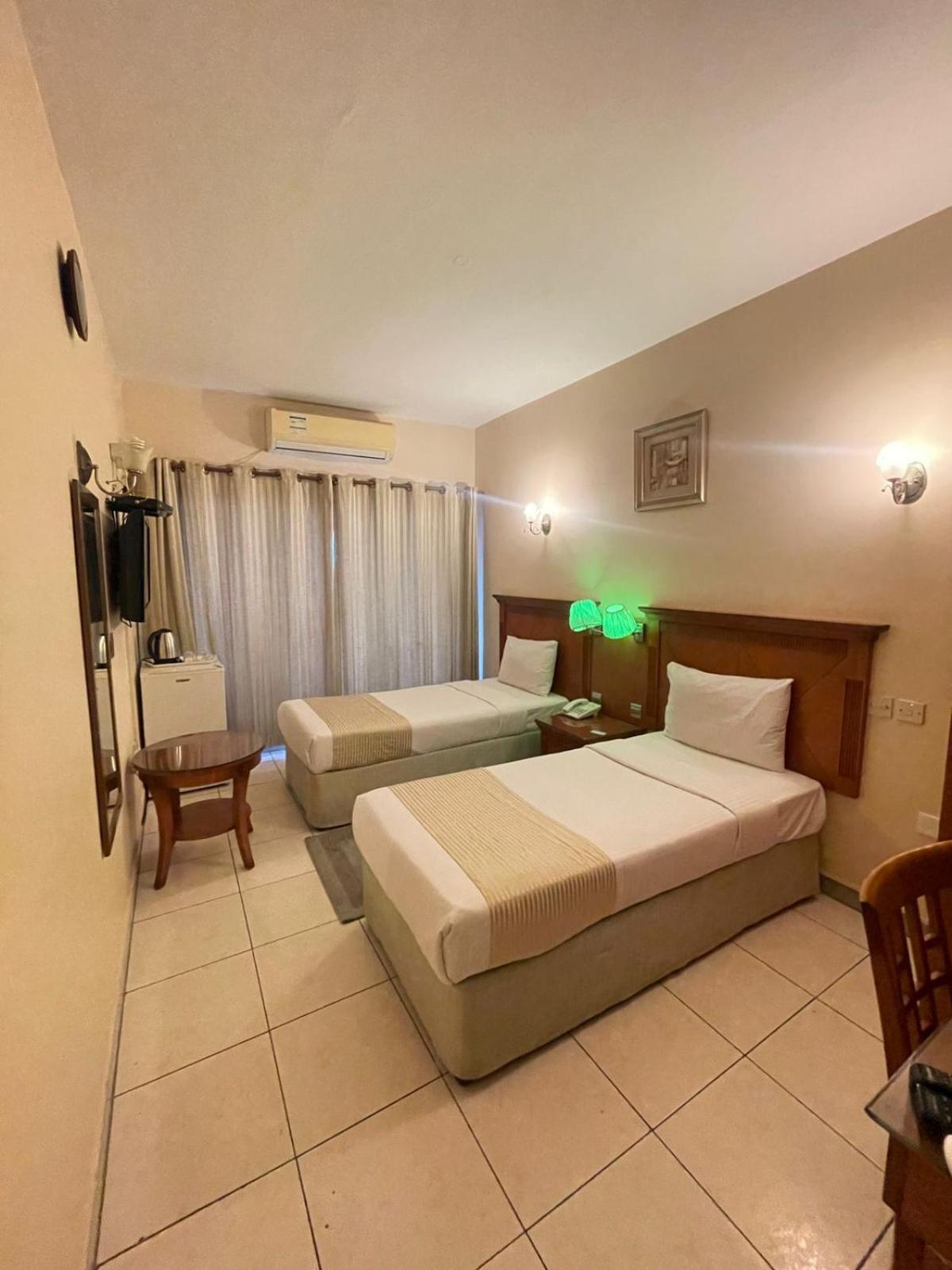 Tara Hotel Llc Dubai Esterno foto